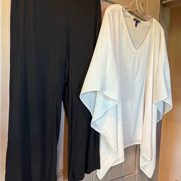 Eileen Fisher Black V-Neck Top - Picture 6 of 7